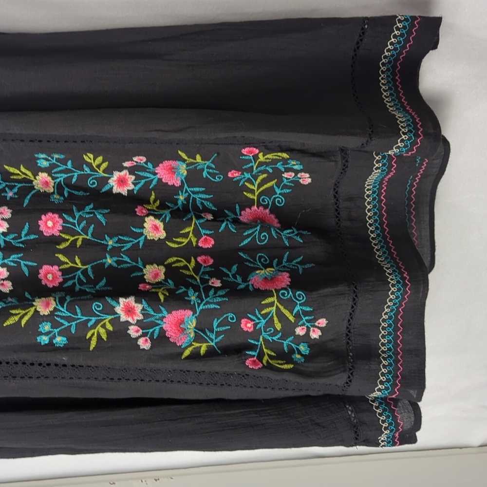 IMPRESSIONS Dreaming Of Summer Embroidered Dress In Black - Picture 4 of 7
